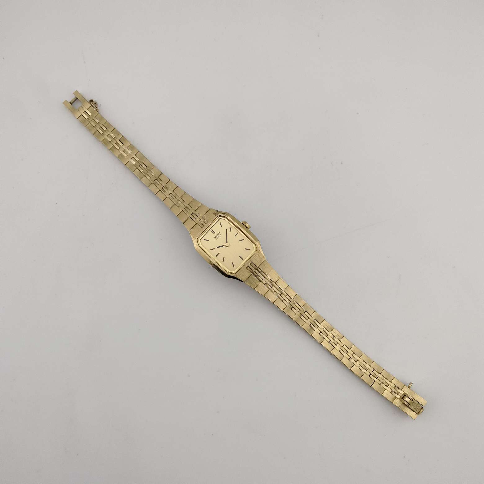 Seiko Ladies Watch Gold Plated Rectangular Dial Gold Tone Dial Hands Bracelet Sold out ❌ Classy stunning vintage ladies main image 3
