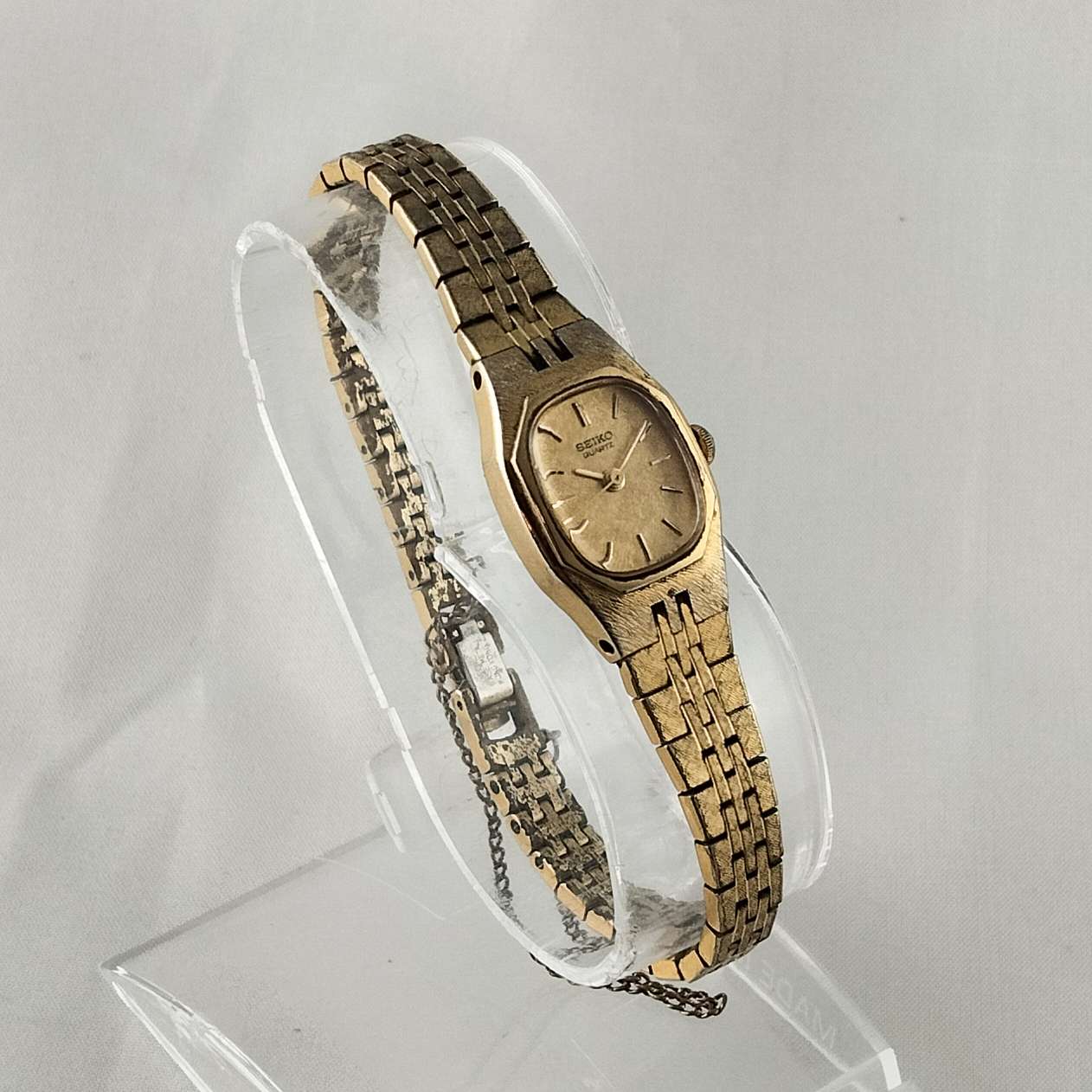 Seiko Women\'s Vintage Petite Gold Tone Watch 1400-0319 (M) Seiko Petite Watch, Mother of Pearl Dial, Bracelet Strap - I  main image 4
