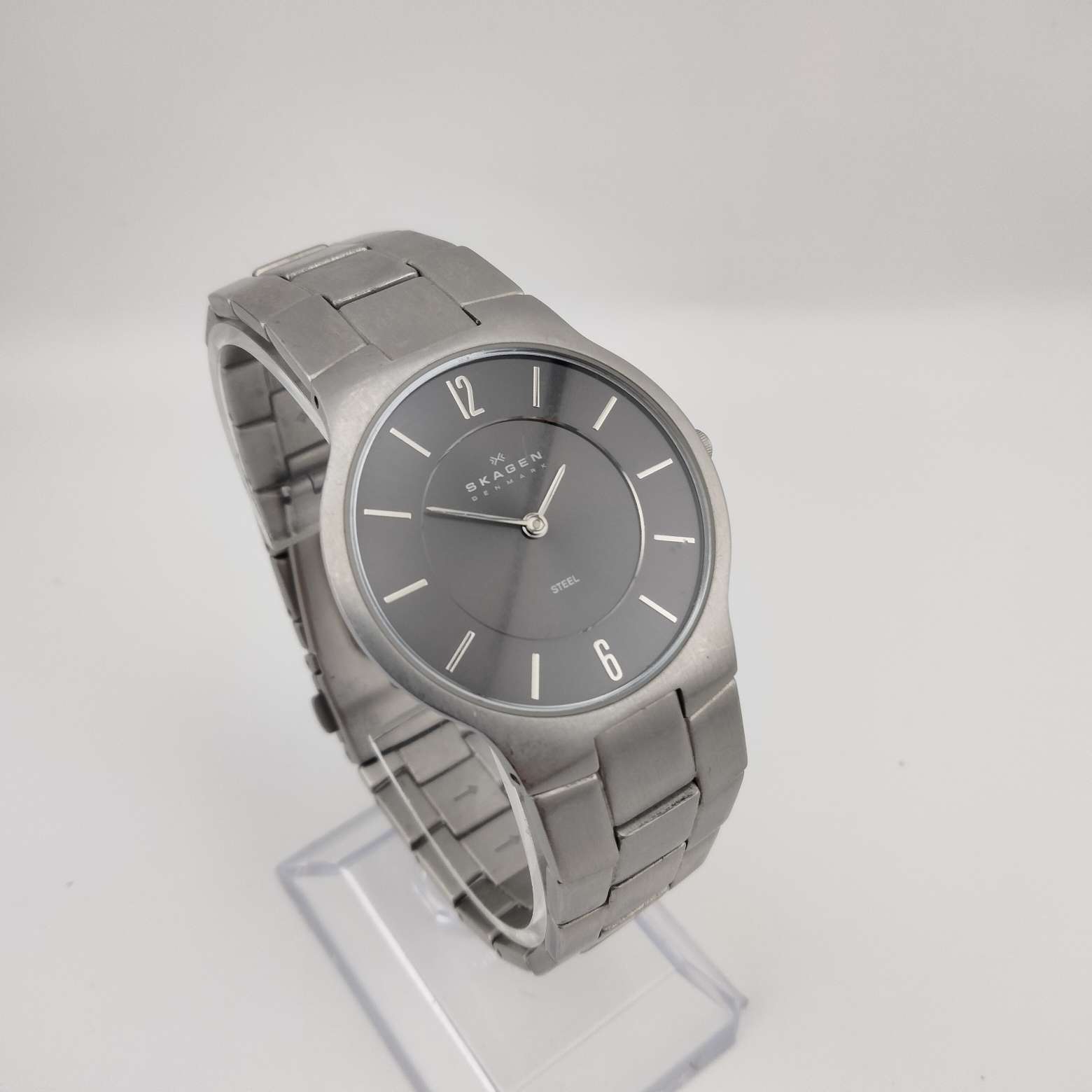 I Like Mikes Mid Century Modern Watches Skagen Men's Silver Tone Watch, Round Dial, Bracelet Strap