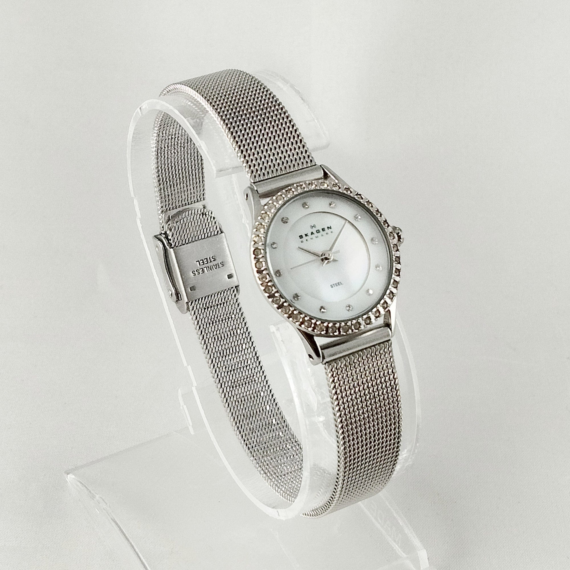 Skagen watch mother best sale of pearl face