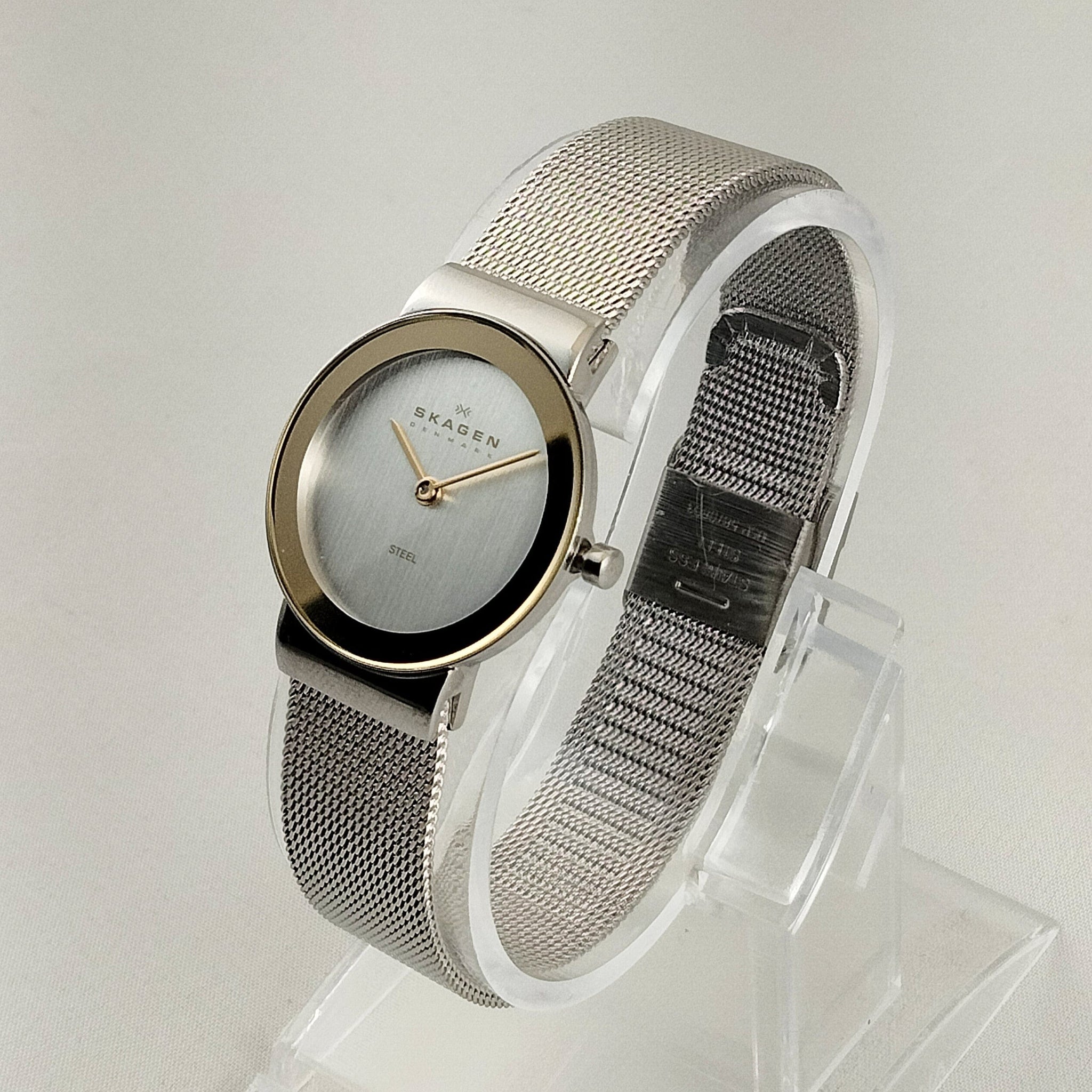 Cleaning skagen mesh watch band deals