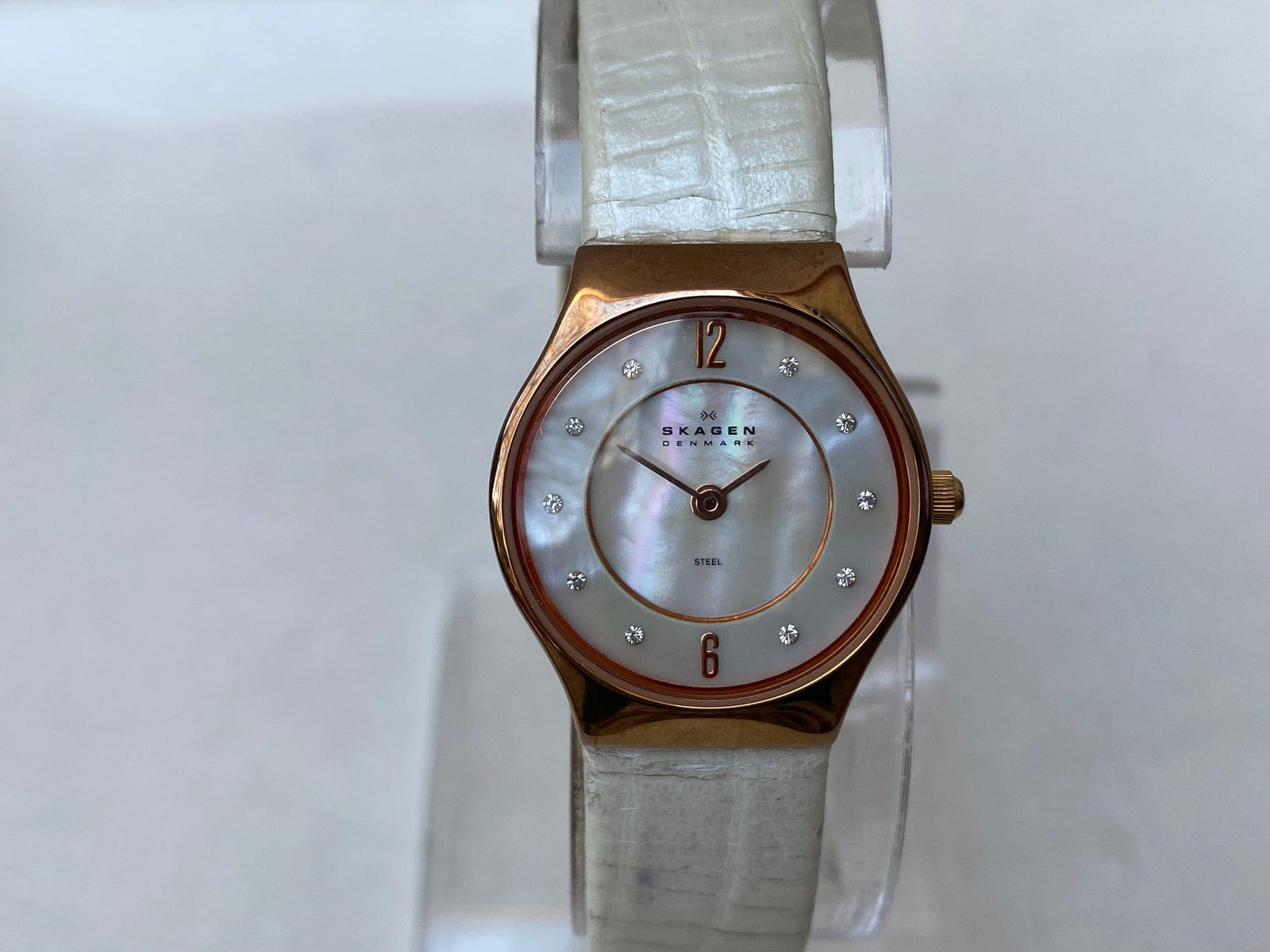 I Like Mikes Mid Century Modern Watches Skagen Women's Rose Gold Tone Round Watch Mother of Pearl Dial White Leather Band
