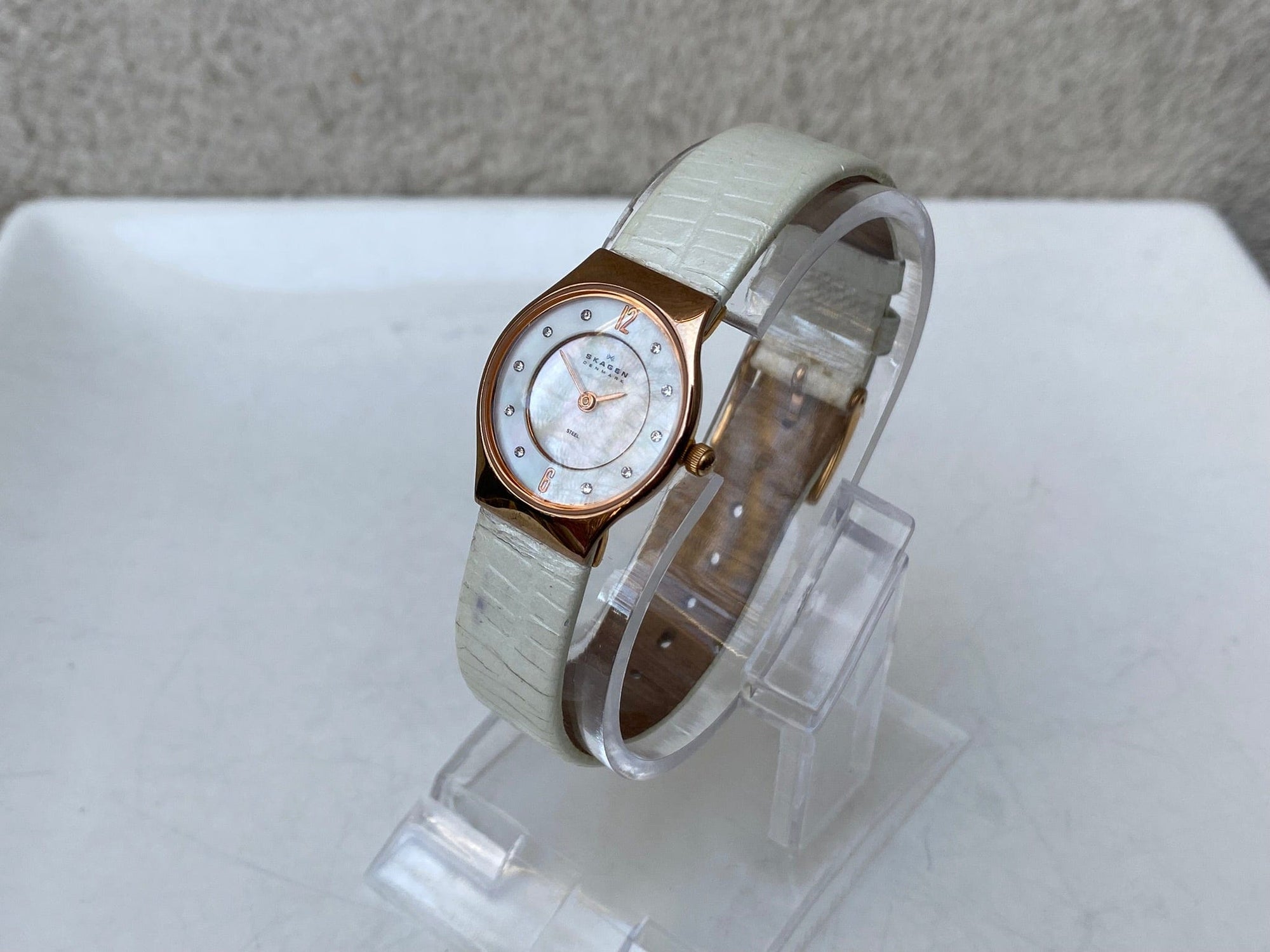 I Like Mikes Mid Century Modern Watches Skagen Women's Rose Gold Tone Round Watch Mother of Pearl Dial White Leather Band