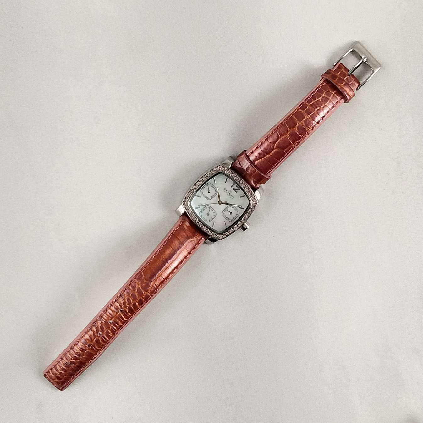 MOTHER OF PEARL JEWELED WOMEN\'S WATCH Vintage TechnoMarine Womens Mother of Pearl Jewel... | Depop main image 4