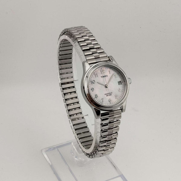 Timex Indiglo Silver Toned Fluted Bezel Vintage Wristwatch - 25mm - WORKS! Timex | Accessories | Timex Easy Reader Watch Women Indiglo  main image 4