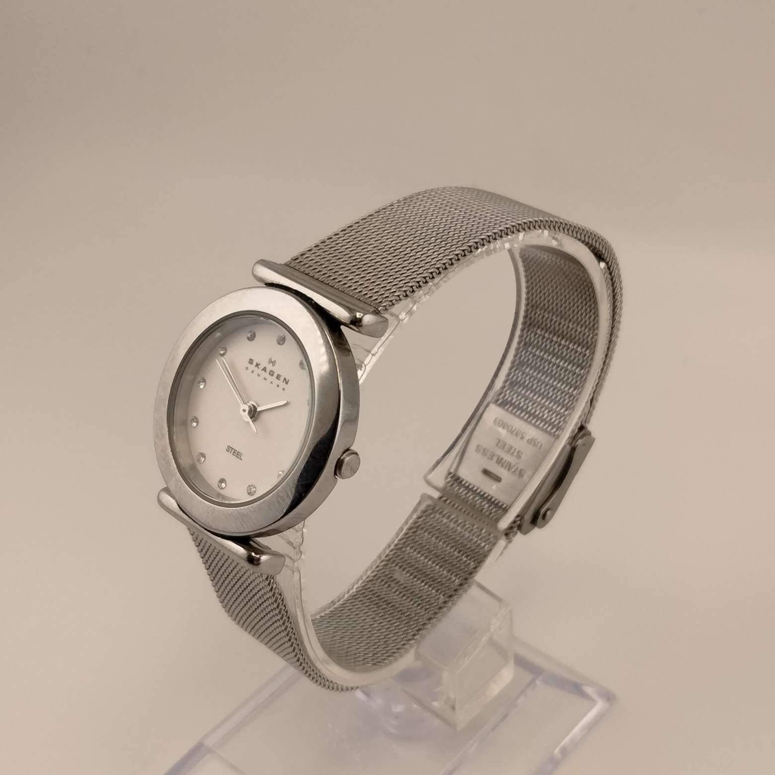 Skagen Women's Silver Tone Watch, Round Dial, Crystal Dot Hour Markers, Adjustable Mesh Strap (Copy)