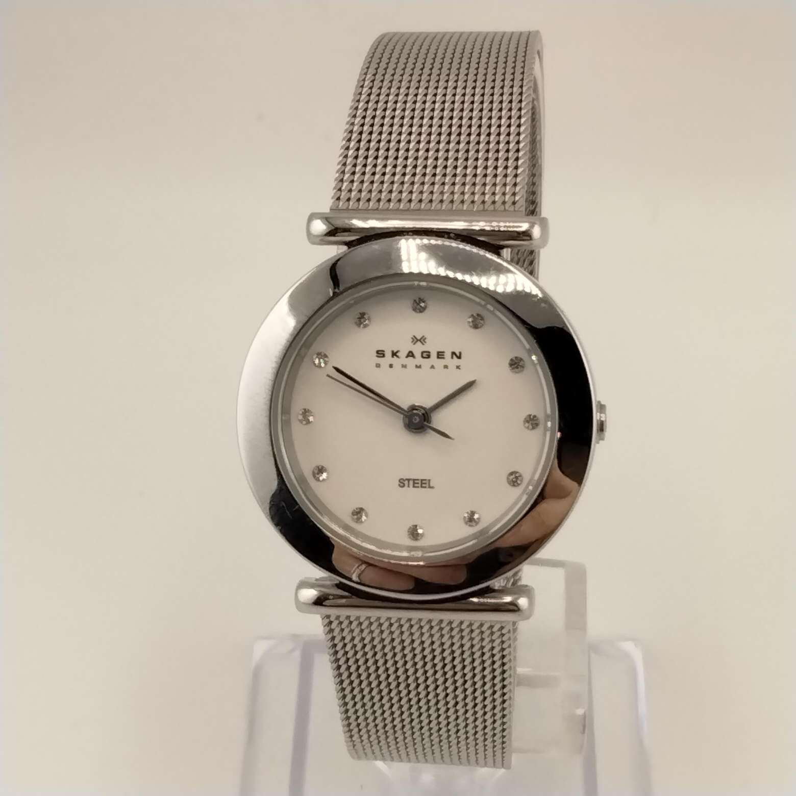 Skagen Women's Silver Tone Watch, Round Dial, Crystal Dot Hour Markers, Adjustable Mesh Strap (Copy)